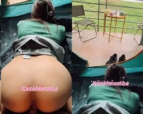 Горячая пара занималась сексом в палатке, когда ходил в кемпинг