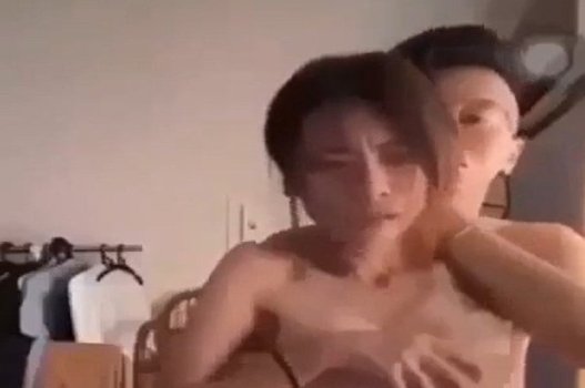 Горячее видео о Хоанге Куу Бао и его подруге Линх Линх была просота
